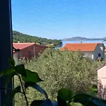 Mirna Kamena Kuca Pax *
