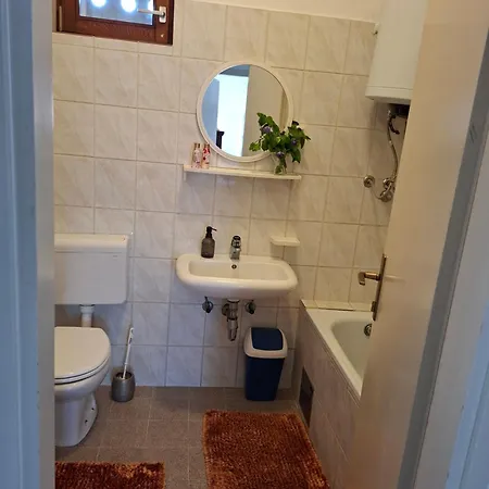 Mirna Kamena Kuca Pax * Vrgada