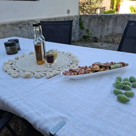 Nyaraló Kamena Kuca Pax *
