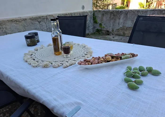 Nyaraló Kamena Kuca Pax *