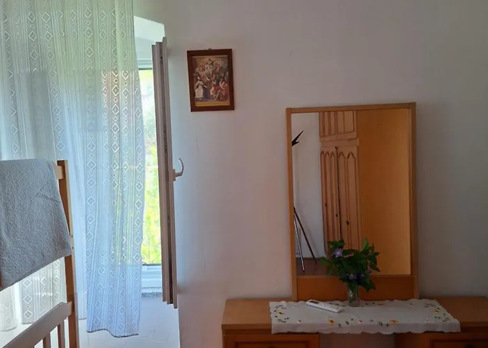 Kamena Kuca Pax Nyaraló *